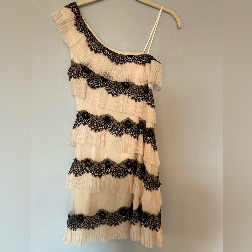Max & Cleo One Shoulder Pleated Dress with Lace sz 6 - Picture 3 of 13